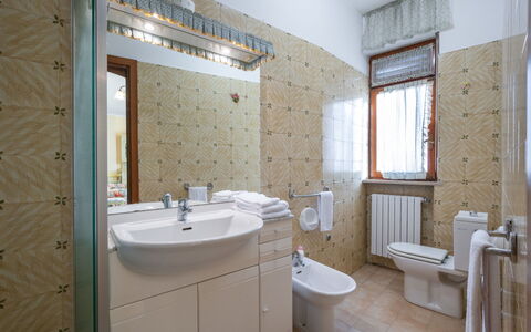Castagnole Monferrato 200: Mirror, Plumbing Fixture, Sink, Property, Tap, Bathroom, Bathroom Sink, Purple, Window