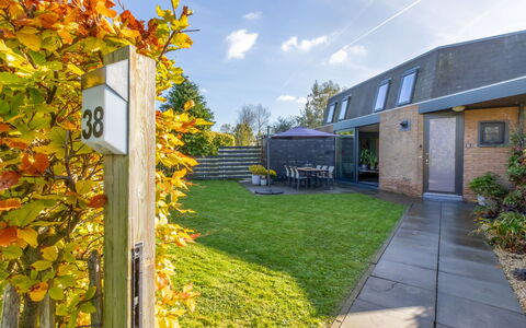 Solipi: Residential Area, Home, Shrub, Land Lot, Roof, Garden, Cottage, Estate, Landscaping, Lawn
