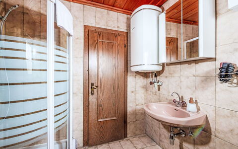 Öblarn 605: Wood, Interior Design, Flooring, Floor, Room, Plumbing Fixture, Bathroom, Plumbing, Bathroom Sink, Tap