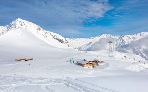 Lenza: Sky, Cloud, Mountain, Snow, Natural Environment, Slope, Outdoor Recreation, Ice Cap, Freezing, Terrain