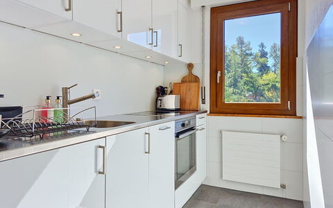 La Verdure Est N°22: Kitchen, Countertop, Kitchen Appliance, Flooring, Major Appliance, Interior Design, Wood, Cabinetry, Floor, Home Appliance