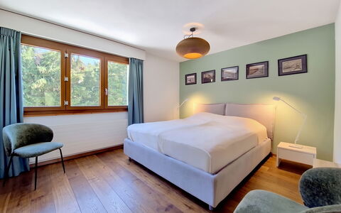 La Verdure Est N°22: Bed, Interior Design, Furniture, Bedroom, Flooring, Floor, Wall, Ceiling, Room, Wood