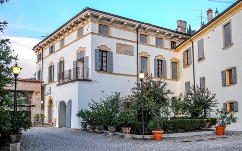 Il Vigneto, Verona, Pool, Wifi: Plant, Sky, Building, Property, Window, Architecture, Tree, Flowerpot, House