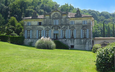 Il Vigneto, Verona, Pool, Wifi: Shrub, Estate, Mansion, Garden, Lawn, Villa, Stately Home, Yard, Farmhouse, Landscaping