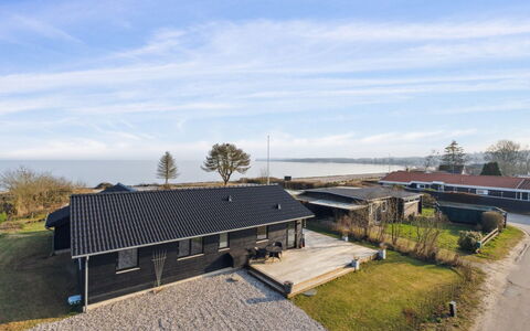 Viveke - 10M from the Sea: Wood, Home, Porch, Deck, Hardwood, Roof, Wood Stain, Wood Flooring, Eco Hotel