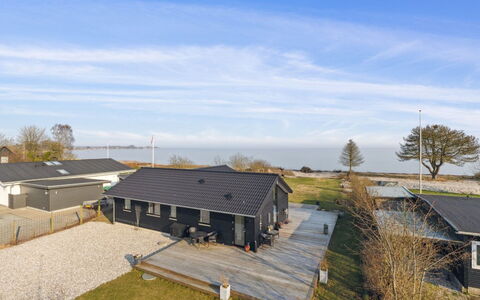 Viveke - 10M from the Sea: Wood, Home, Porch, Deck, Hardwood, Roof, Wood Stain, Wood Flooring, Eco Hotel