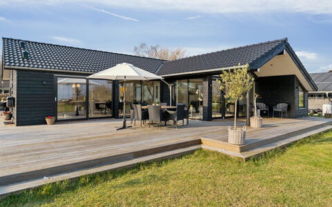 Viveke - 10M from the Sea: Wood, Home, Porch, Deck, Hardwood, Roof, Wood Stain, Wood Flooring, Eco Hotel