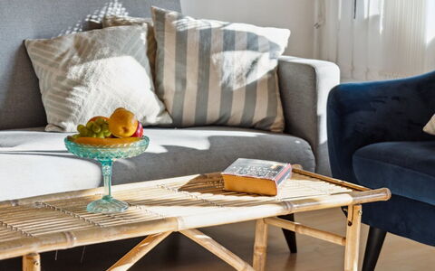 Edgar - 300M from the Sea: Furniture, Couch, Cushion, Interior Design, Living Room, Throw Pillow, Flooring, Textile, Pillow, Floor