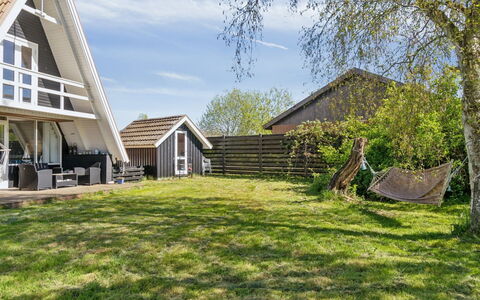 Edgar - 300M from the Sea: House, Home, Residential Area, Cottage, Siding, Estate, Driveway, Yard