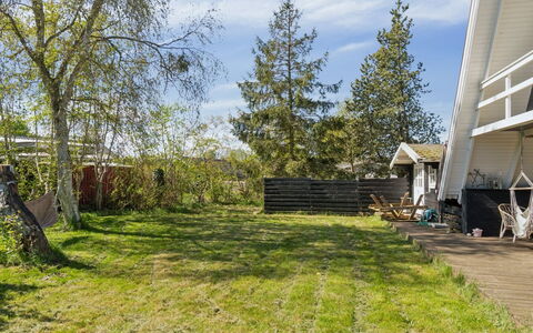 Edgar - 300M from the Sea: House, Home, Residential Area, Cottage, Siding, Estate, Driveway, Yard