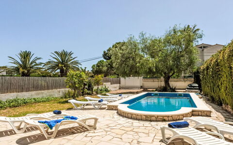 Pesquer: Water, Plant, Daytime, Property, Building, Swimming Pool, Azure, Tree, Sky, Architecture