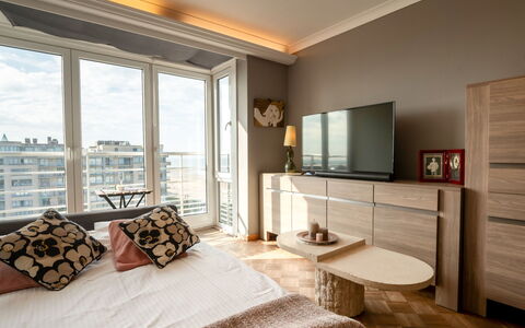 Ravenna 902 with Seaview: Property, Furniture, Building, Comfort, Wood, Window, Interior Design, Cabinetry, Flooring, Floor