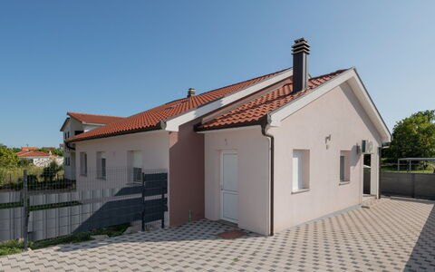 Bilić: Wall, Building, Roof, House, Home, Residential Area, Facade, Architecture, Door, Composite Material