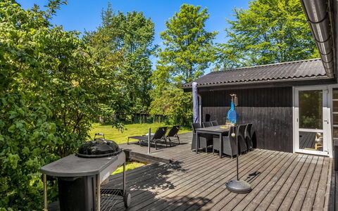 Gunnil - 400M from the Sea: Cottage, Shed, Hut, Farmhouse, Prairie, Shack, Barn, Log Cabin, Garden Buildings