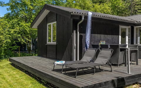 Gunnil - 400M from the Sea: Cottage, Shed, Hut, Farmhouse, Prairie, Shack, Barn, Log Cabin, Garden Buildings