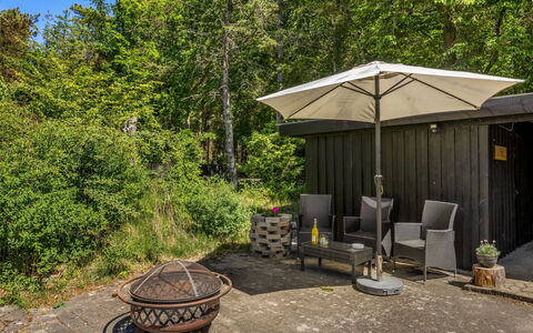Gunnil - 400M from the Sea: Cottage, Shed, Hut, Farmhouse, Prairie, Shack, Barn, Log Cabin, Garden Buildings