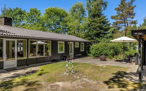 Gunnil - 400M from the Sea: Cottage, Shed, Hut, Farmhouse, Prairie, Shack, Barn, Log Cabin, Garden Buildings