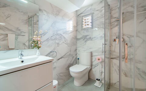 Campas: Mirror, Bathroom Cabinet, Plumbing Fixture, Tap, Sink, Bathroom Sink, Bathroom, Building, Interior Design, Plant
