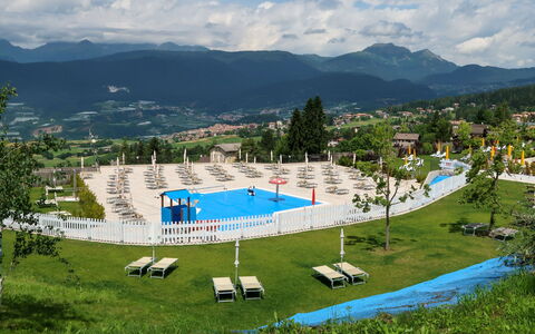 Elisa: Plant, Sky, Table, Cloud, Furniture, Chair, Tree, Shade, Natural Landscape, Outdoor Furniture