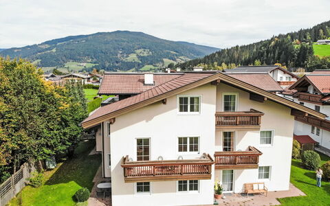 Flachau 450: Plant, Sky, Building, Window, Mountain, Cloud, House, Tree, Land Lot, Natural Landscape