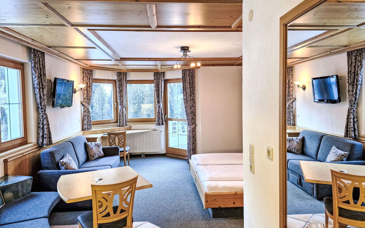 Accommodation:&nbsp;Studio 620.2