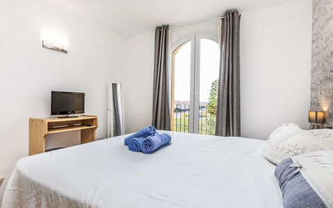 Rodoreda: Furniture, Building, Comfort, Azure, Textile, Wood, Interior Design, Bed Frame, Floor, Wall