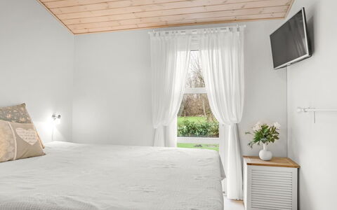 Maunu - from the Sea: Furniture, Interior Design, Bed, Bedroom, Wall, Wood, Floor, Flooring, Ceiling, Lighting