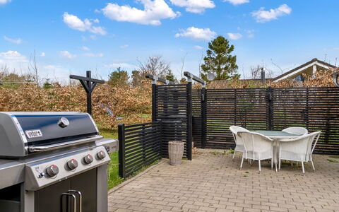Maunu - from the Sea: Shrub, Garden, Fence, Landscaping, Backyard, Shade, Yard, Outdoor Furniture, Lawn, Home Fencing