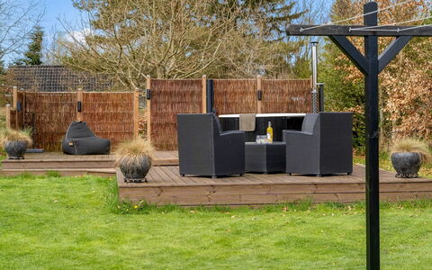 Maunu - from the Sea: Wood, Garden, Fence, Backyard, Hardwood, Landscaping, Home Fencing, Yard, Wood Stain, Shade