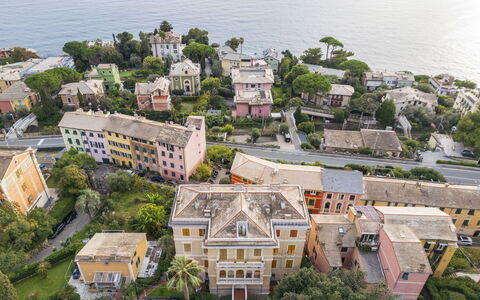 Casa con Accesso Privato al Mare, Parcheggio, Bogl: Building, Residential Area, City, House, Neighbourhood, Town, Apartment, Home, Human Settlement, Estate