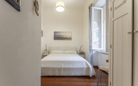 Casa con Accesso Privato al Mare, Parcheggio, Bogl: Wall, Interior Design, Wood, Furniture, Floor, Flooring, Bedroom, Bed, Room, Lighting