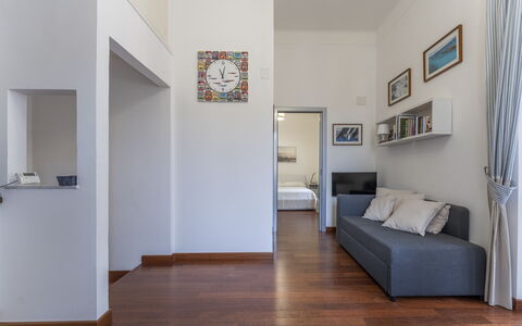 Casa con Accesso Privato al Mare, Parcheggio, Bogl: Flooring, Interior Design, Floor, Furniture, Wood, Room, Ceiling, Wood Flooring, Living Room, Apartment