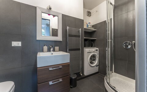 Casa con Accesso Privato al Mare, Parcheggio, Bogl: Flooring, Plumbing Fixture, Interior Design, Floor, Bathroom, Bathroom Cabinet, Sink, Toilet, Tap, Plumbing