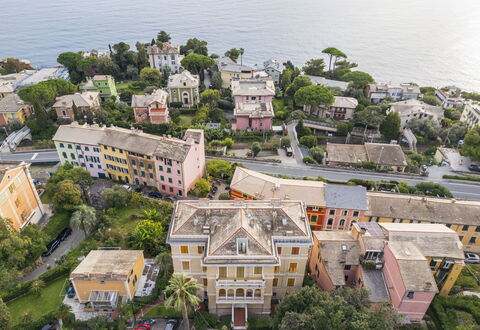 Casa con Accesso Privato al Mare, Parcheggio, Bogl: Building, Residential Area, City, House, Neighbourhood, Town, Apartment, Home, Human Settlement, Estate