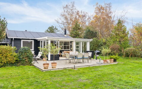 Jannike - 150M from the Sea: Wood, Home, Porch, Deck, Hardwood, Roof, Wood Stain, Wood Flooring, Eco Hotel