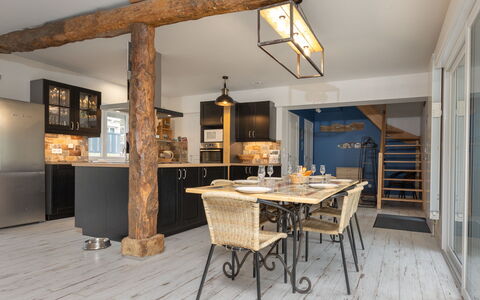 Tiegezh: Table, Furniture, Chair, Wood, Lighting, Interior Design, Floor, Kitchen, Flooring, Beam