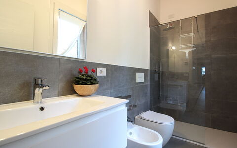 Casa Delle Eriche, Colli Euganei, Pool, Wifi: Bathroom, Plumbing Fixture, Flooring, Floor, Interior Design, Bathroom Sink, Sink, Tap, Toilet, Plumbing