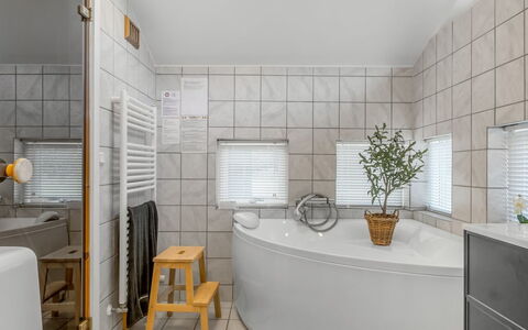 Elvin - 2Km from the Sea: Interior Design, Flooring, Plumbing Fixture, Floor, Ceiling, Sink, Tap, Bathroom, Plumbing, Lighting