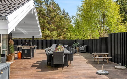 Elvin - 2Km from the Sea: Wood, Wood Flooring, Hardwood, Deck, Plank, Shade, Porch, Wood Stain, Outdoor Furniture, Garden