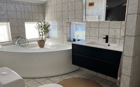 Elvin - 2Km from the Sea: Plumbing Fixture, Flooring, Interior Design, Bathroom, Floor, Toilet, Plumbing, Tile, Sink, Tap