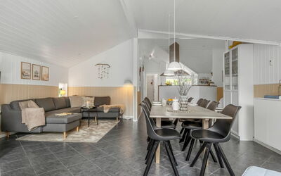 Elvin - 2Km from the Sea