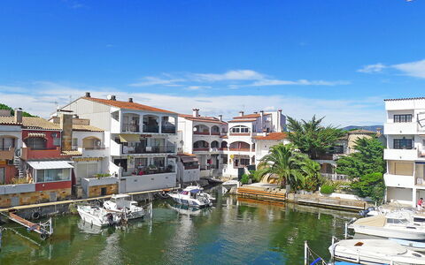 Port Mistral: Water, Building, Sky, Daytime, Property, Swimming Pool, Azure, Window, Tower Block, Plant