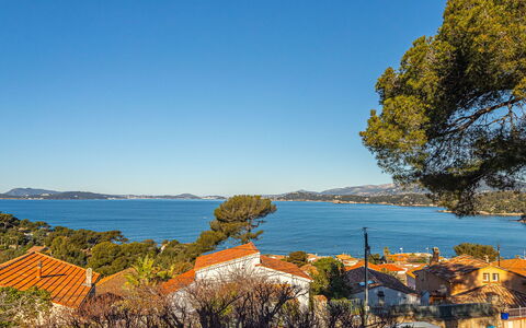 Le Provençal: Sky, Blue, Water, Body Of Water, Horizon, Coast, Coastal And Oceanic Landforms, Summer, Sea, Lake