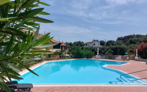 Residence Gli Ulivi: Water, Sky, Cloud, Property, Plant, Swimming Pool, Azure, Tree, Body Of Water, Arecales