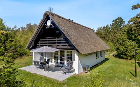 Einari - 1.2Km from the Sea