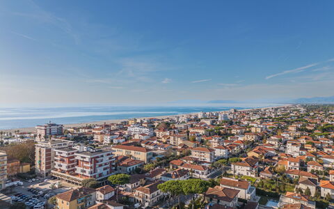 Rosa dei Venti: Daytime, Urban Area, Horizon, Residential Area, City, Sea, Coast, Metropolitan Area, Urban Design, Coastal And Oceanic Landforms