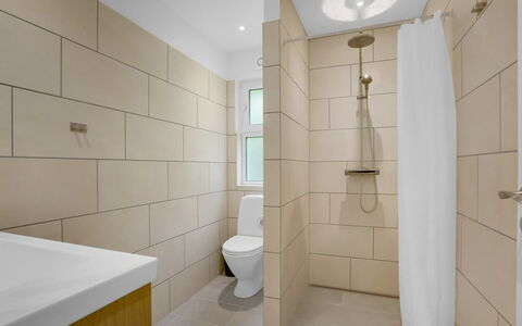 Rajna - 250M from the Sea: Flooring, Bathroom, Wall, Floor, Toilet, Interior Design, Toilet Seat, Plumbing Fixture, Tile, Plumbing