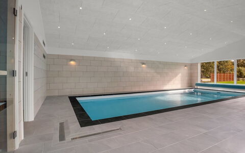 Rajna - 250M from the Sea: Flooring, Ceiling, Floor, Interior Design, Tile, Natural Material, Daylighting, Design, Swimming Pool