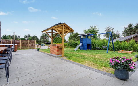 Rajna - 250M from the Sea: Garden, Shade, Landscaping, Park, Outdoor Furniture, Lawn, Yard, Eco Hotel, Walkway, Fence