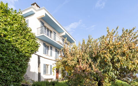 Egner- Apt.panorama: Blue, Daytime, Shrub, Residential Area, Home, Apartment, Balcony, Estate, Condominium, Yard